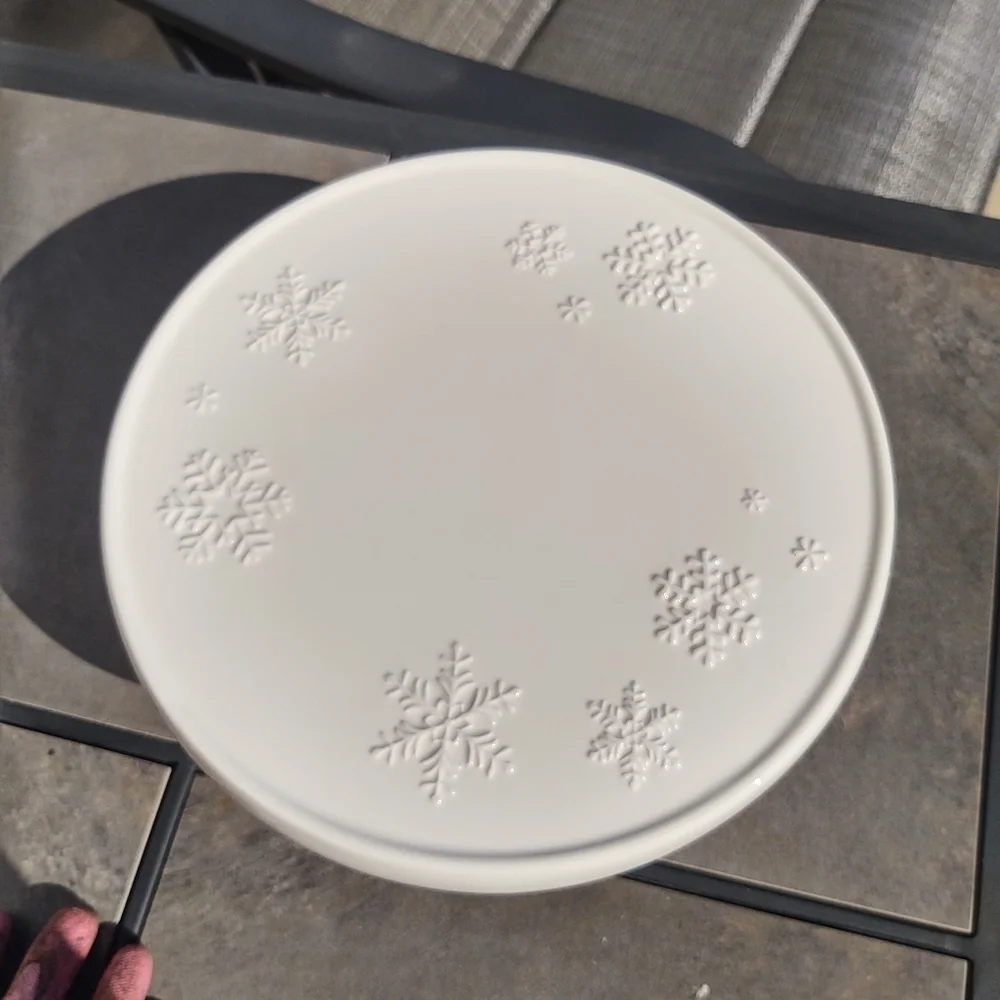 White Snowflake Pie Stand From Hallmark!